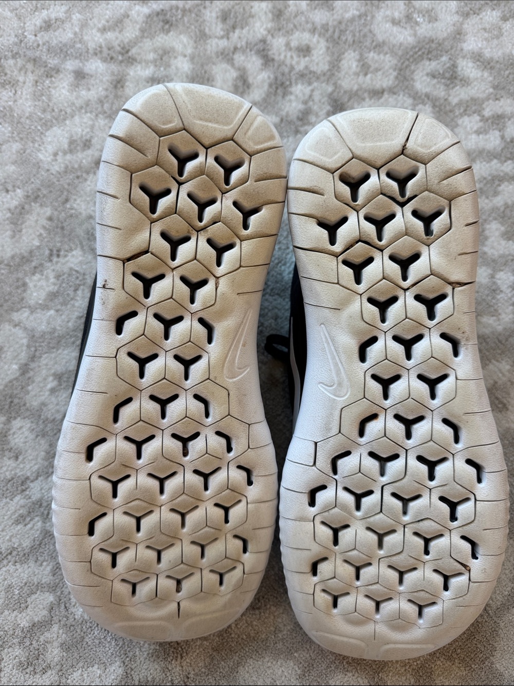 Nike Black and White womens free rn Running Sneakers - Picture 6 of 7